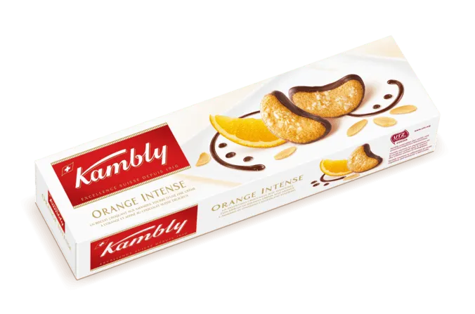 Kambly Orange Intense Kekse, nahes Bild zeigt die Verpackung mit orangefarbenem Design und Kambly Logo