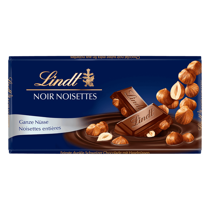Dunkle Lindt & Sprüngli Nuss Schokolade mit Haselnüssen, glänzende Verpackung, Nahaufnahme der Schokoladentafel