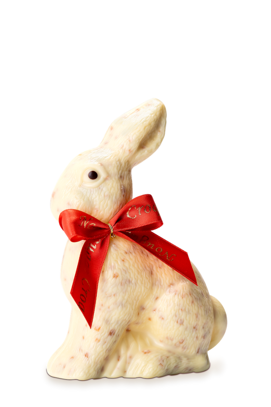 Handgefertigte Osterhasen von Aeschbach Chocolatier im Laden erhältlich