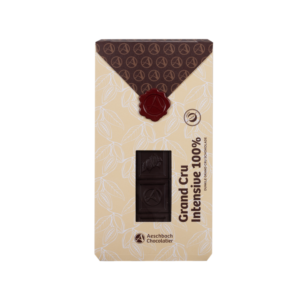 Aeschbach Intensive Edelcacao 100% Schokolade von Aeschbach Chocolatier, dunkle, glatte Schokoladentafel auf weißem Hintergrund