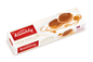 Kambly Caramel Pointe de Sel, handgemachte Karamellpraline mit Salz, auf weißem Hintergrund, Nahaufnahme